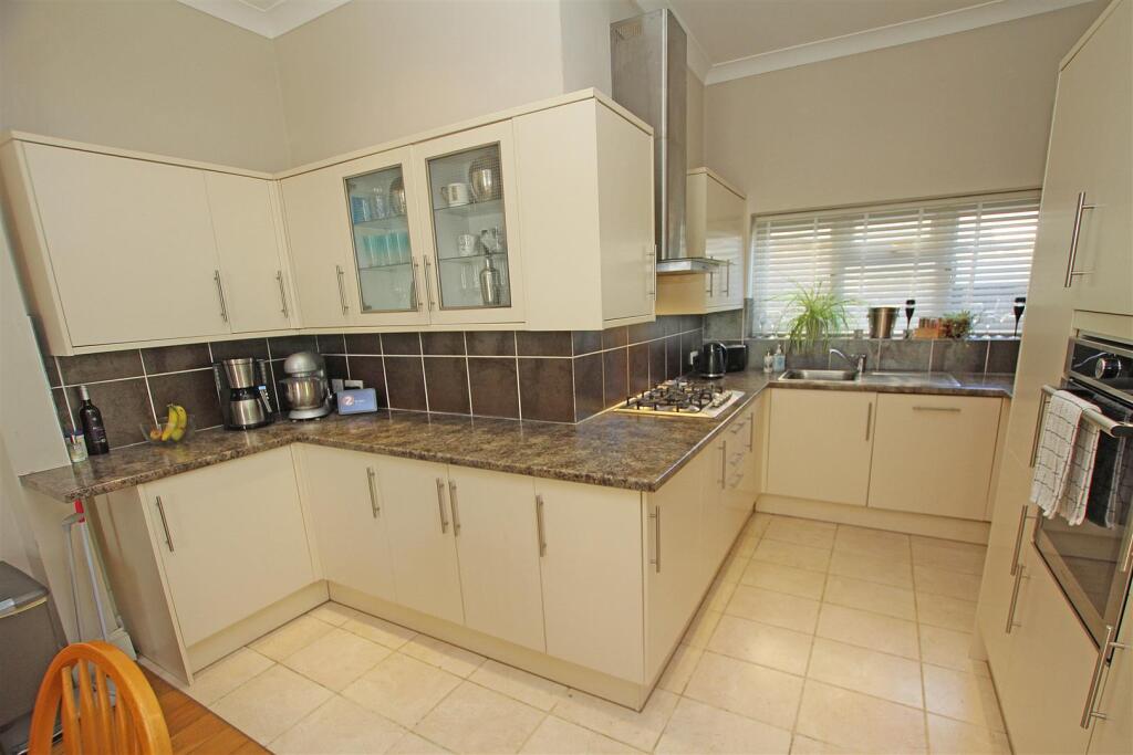 Kitchen c.jpg
