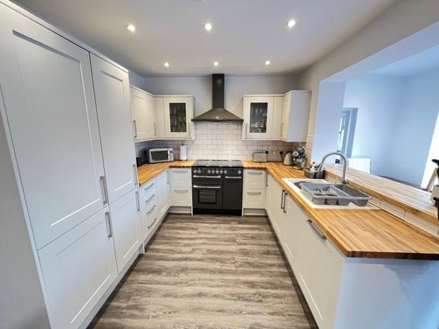 kitchen 2.jpg