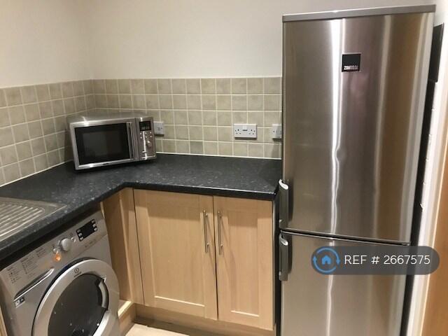 Kitchen Photo 2