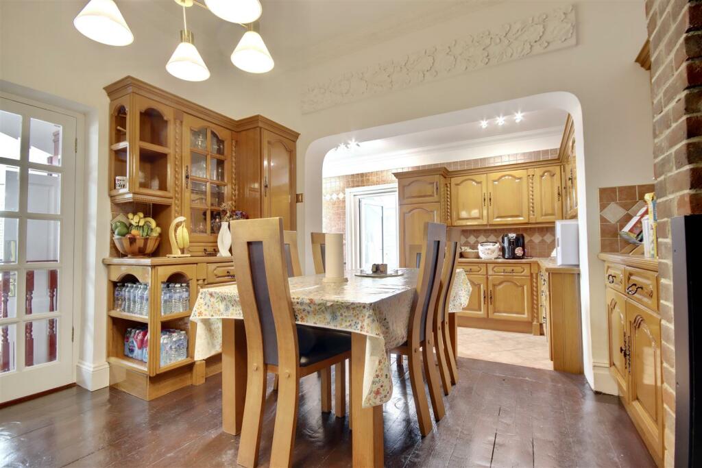 BREAKFAST ROOM