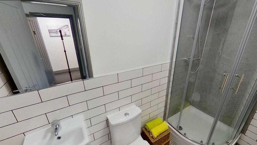 Bedroom 7 ensuite