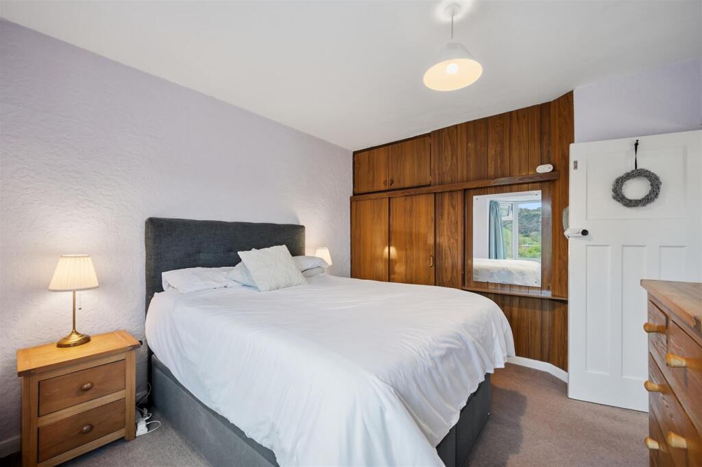 Bedroom One - wardrobes.jpg