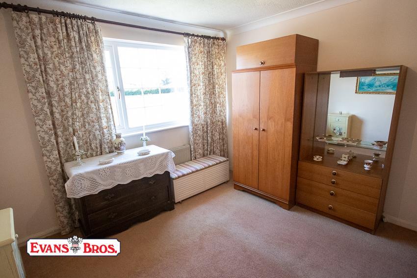 REAR DOUBLE BEDROOM 2