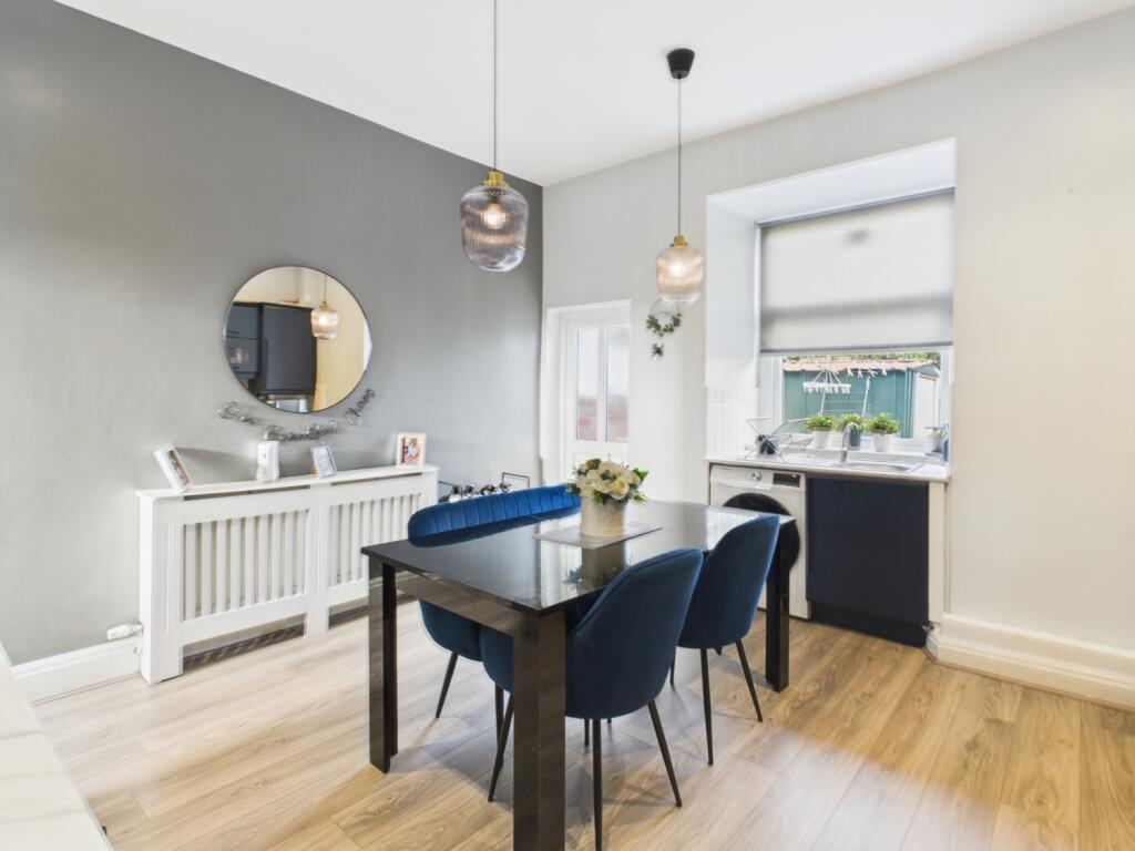 CAM03729G0-PR0146-STILL019