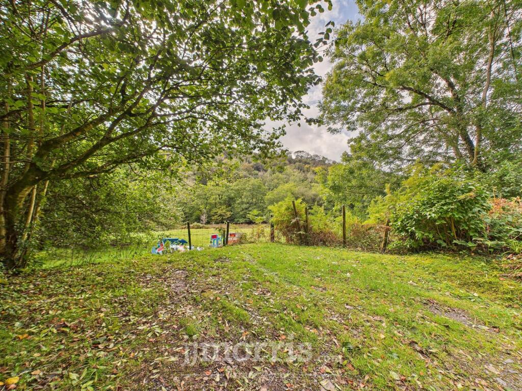 CAM02122G0-PR0375-STILL024.jpg