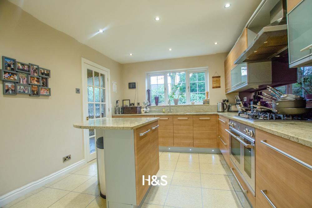 7 Boningale - Kitchen.jpg