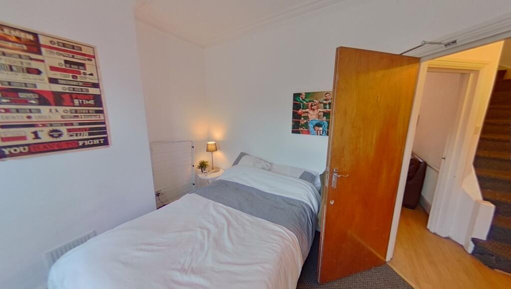 A cozy double bedroom featuring a comfortable d...