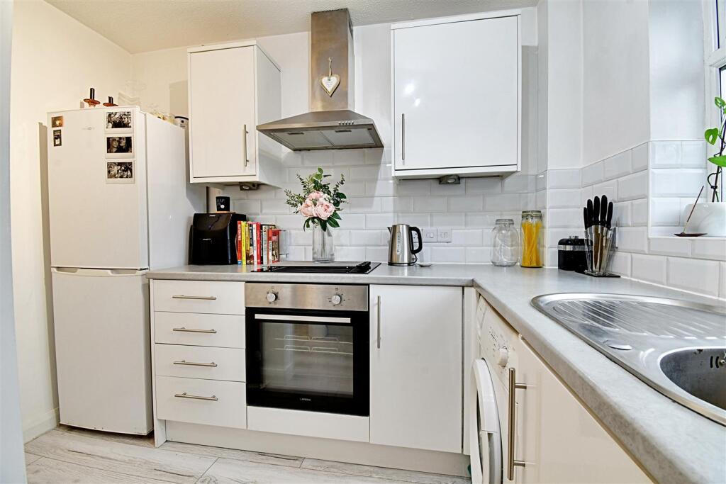 Kitchen 1.jpg