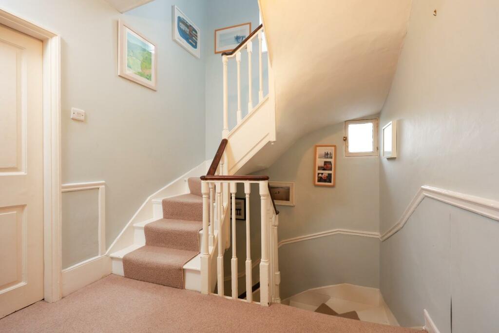 24 Montague Hill 42.JPG