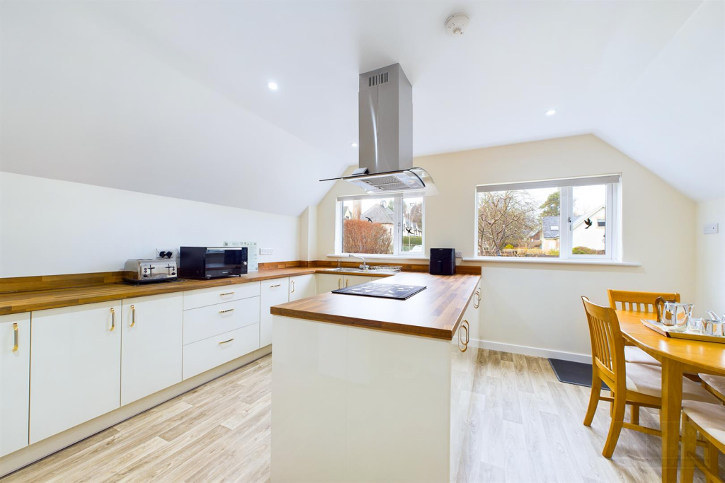 Kitchen / Dining