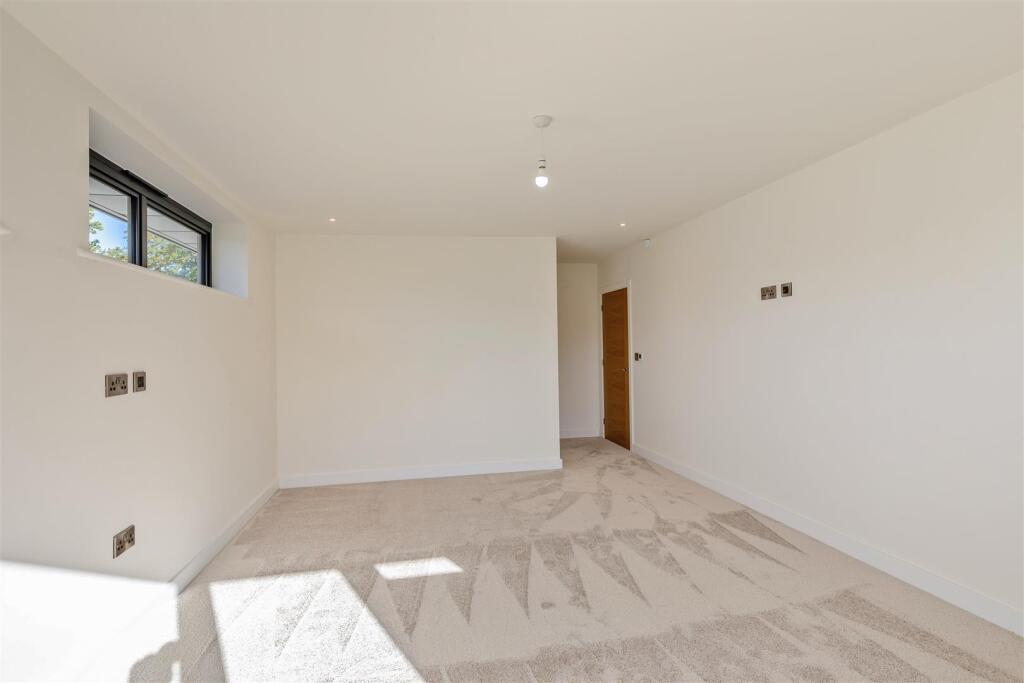 8666547-interior14.jpg