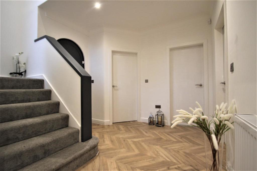 Hall 2