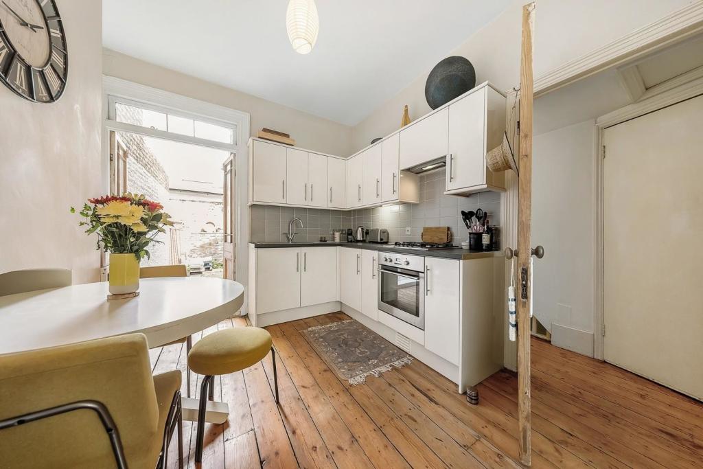 Kitchen (2).jpg