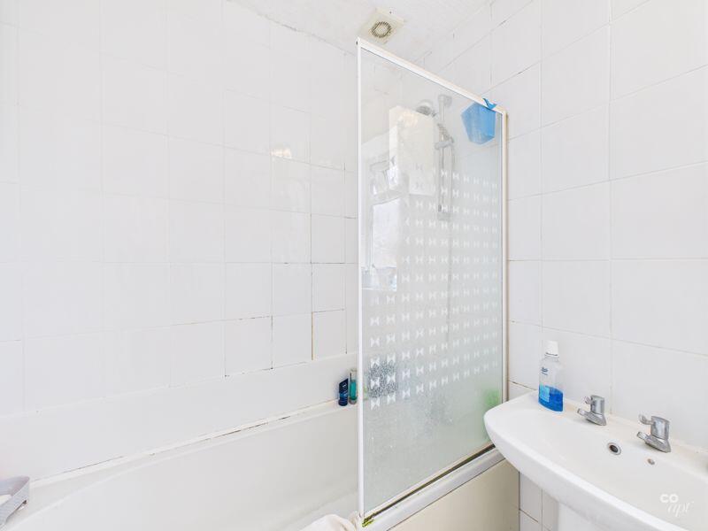 Main bathroom 1st Fl.