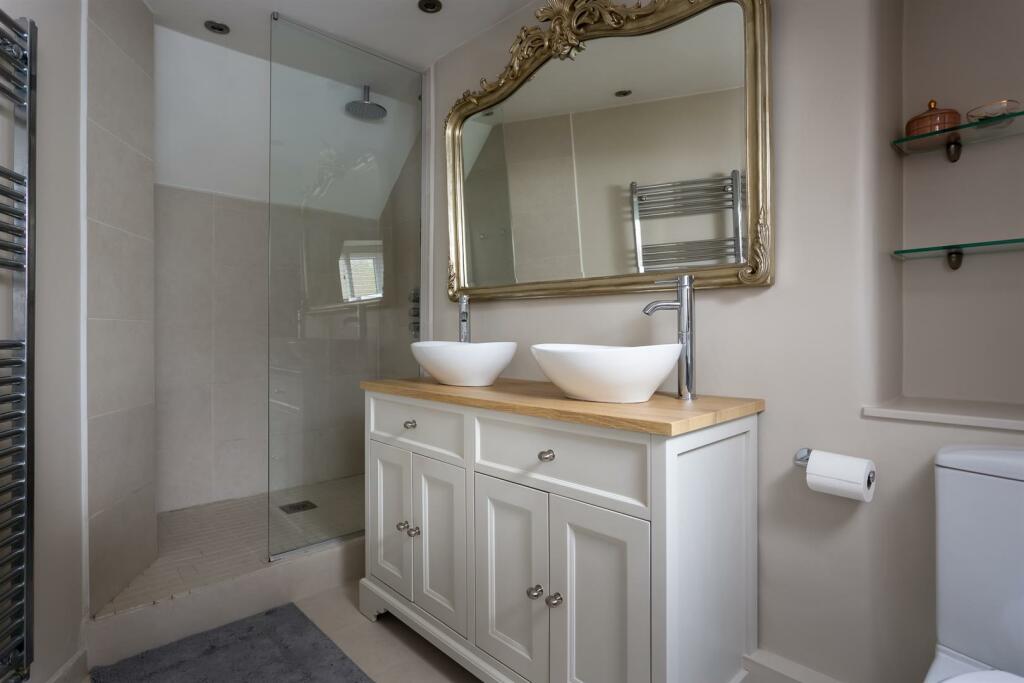 23 - 3 Itlay - GL7 7HZ - Web.jpg