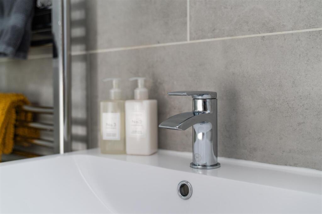 Bathroom-3.jpg