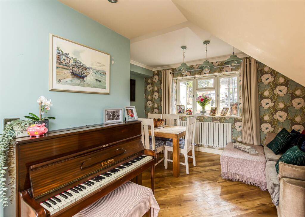 82 Station Road-Dining Room A.jpg