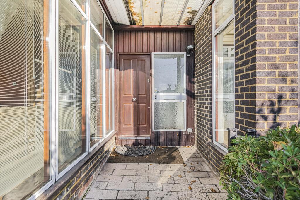 19 West Heath Gardens, Hampstead, London, NW3 7TR