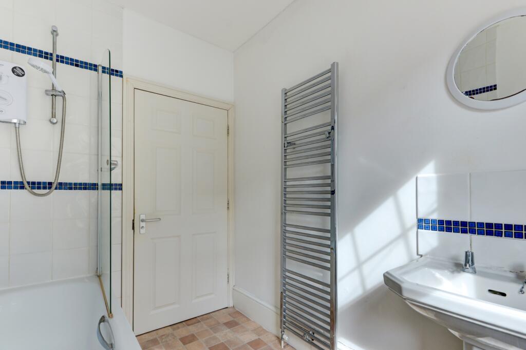 BATHROOM 1 (2)