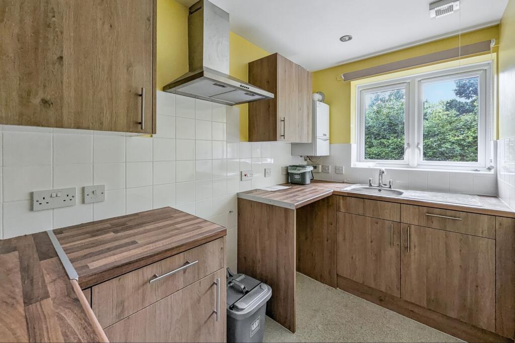 8 Pool Court, Catford, London,  SE6 3JQ