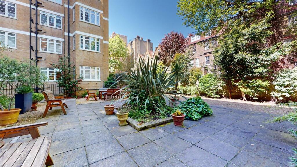 33Redcliffe Closegarden4.jpg