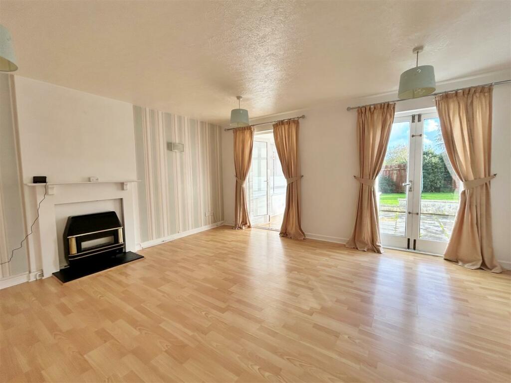 Living Room xx.jpg