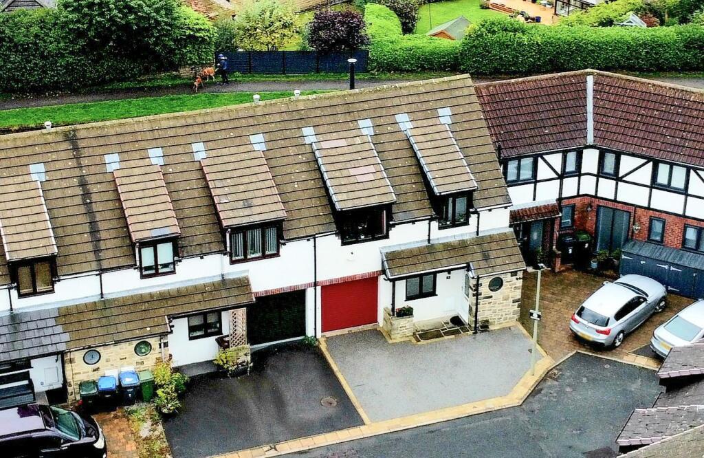 7 Calder Way - Front 001.jpg