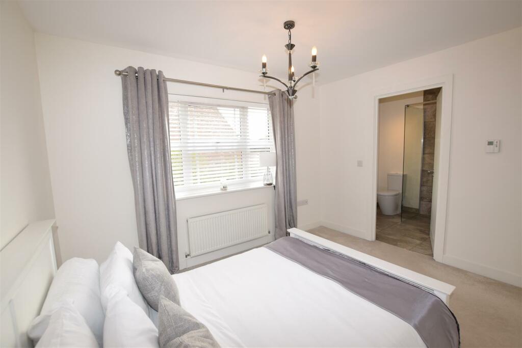 BEDROOM 2 (REAR)