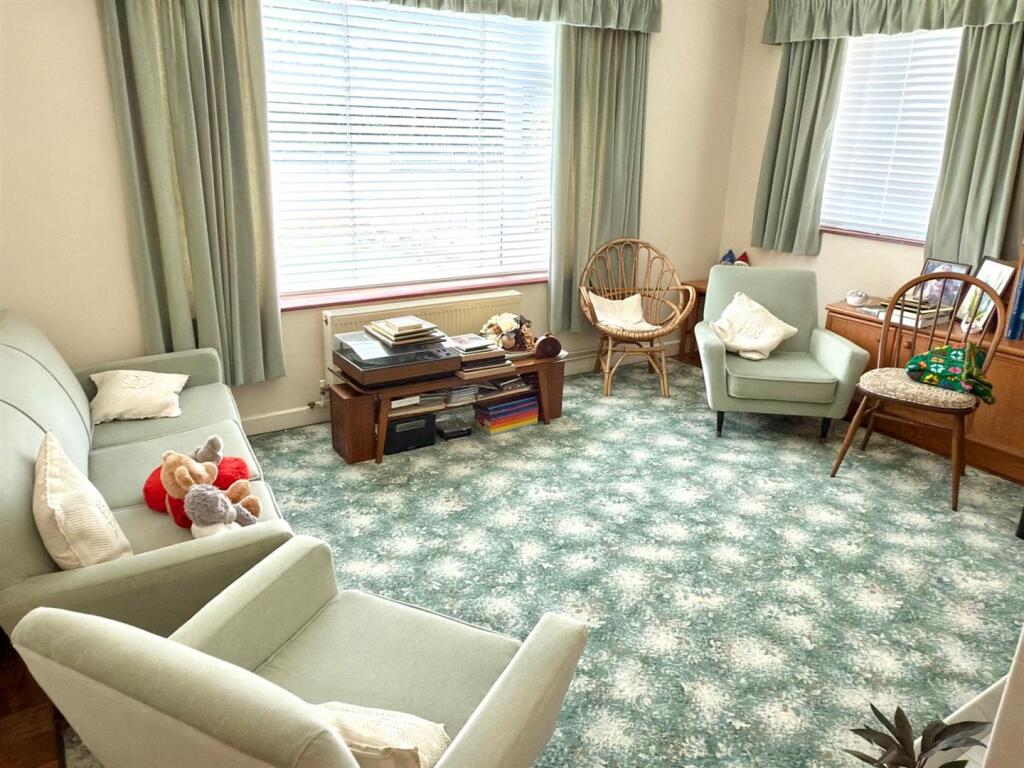 LOUNGE.jpg