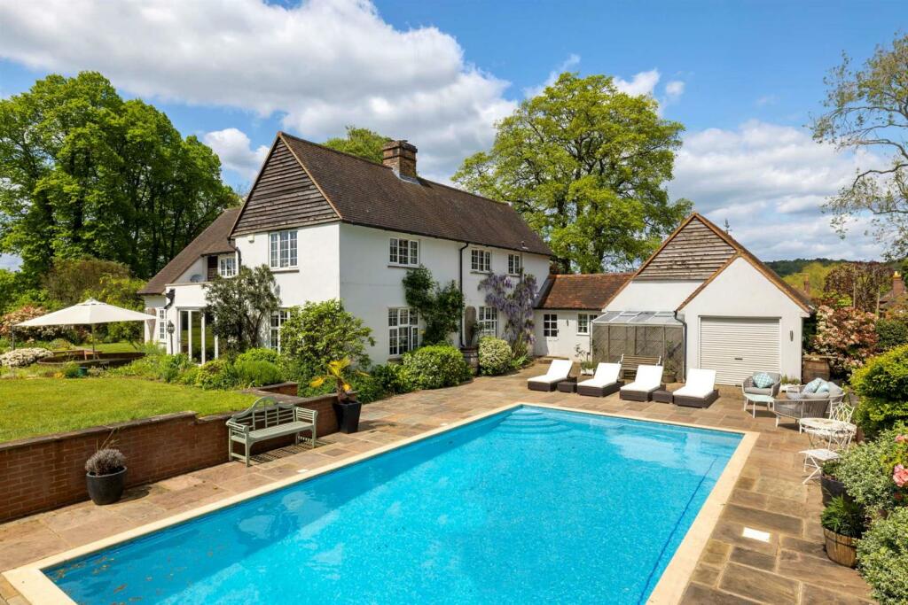 Final new rear pool shot with coloured roof-1920.j