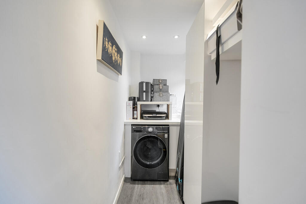 1377318-5-690dbfc...