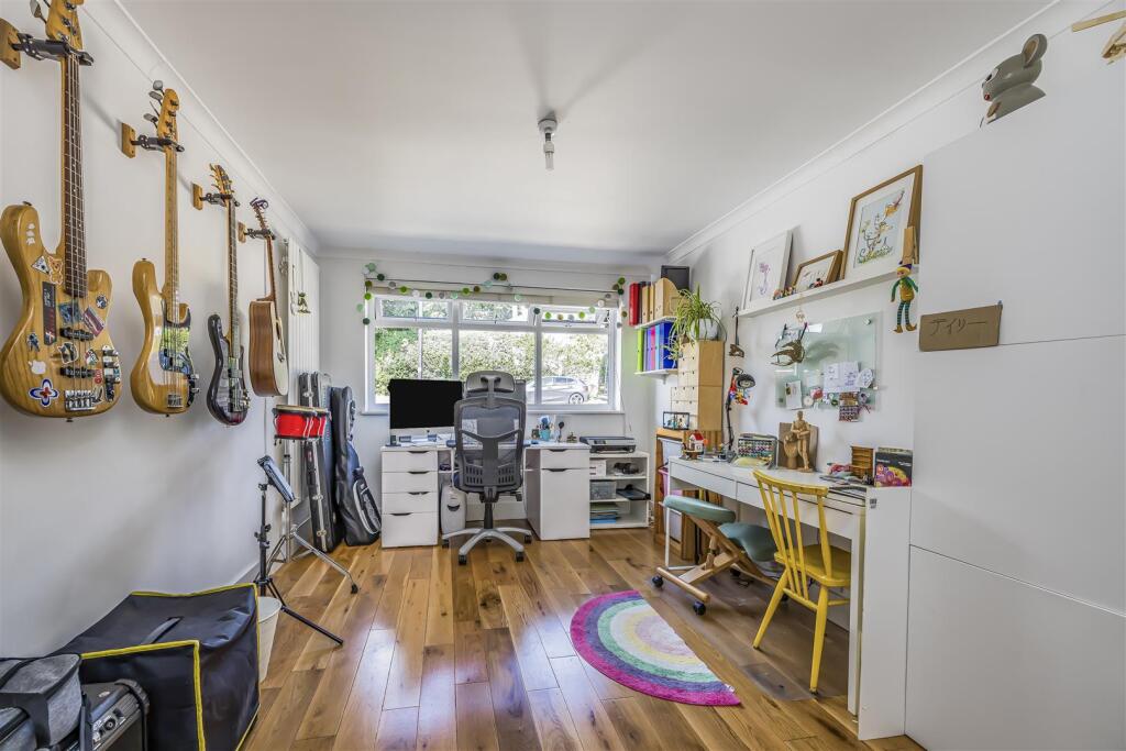 29 Wraysbury Park Drive, Emsworth-PorticoMarketing