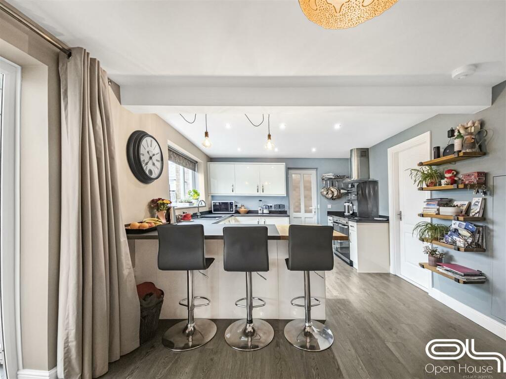 Lawns Drive (12).jpg