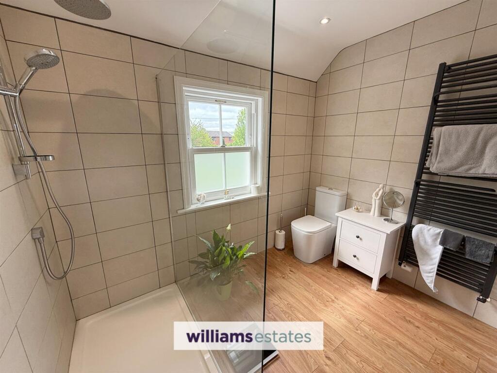 Bedroom one en-suite