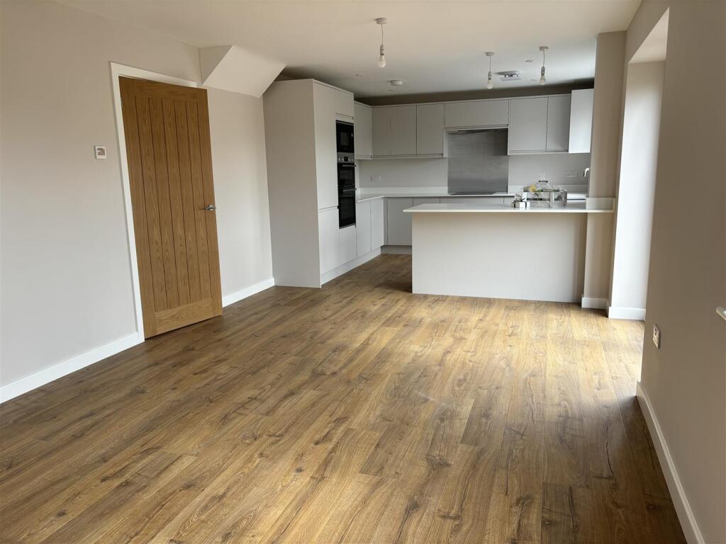 Willow Kitchen Dining.jpeg