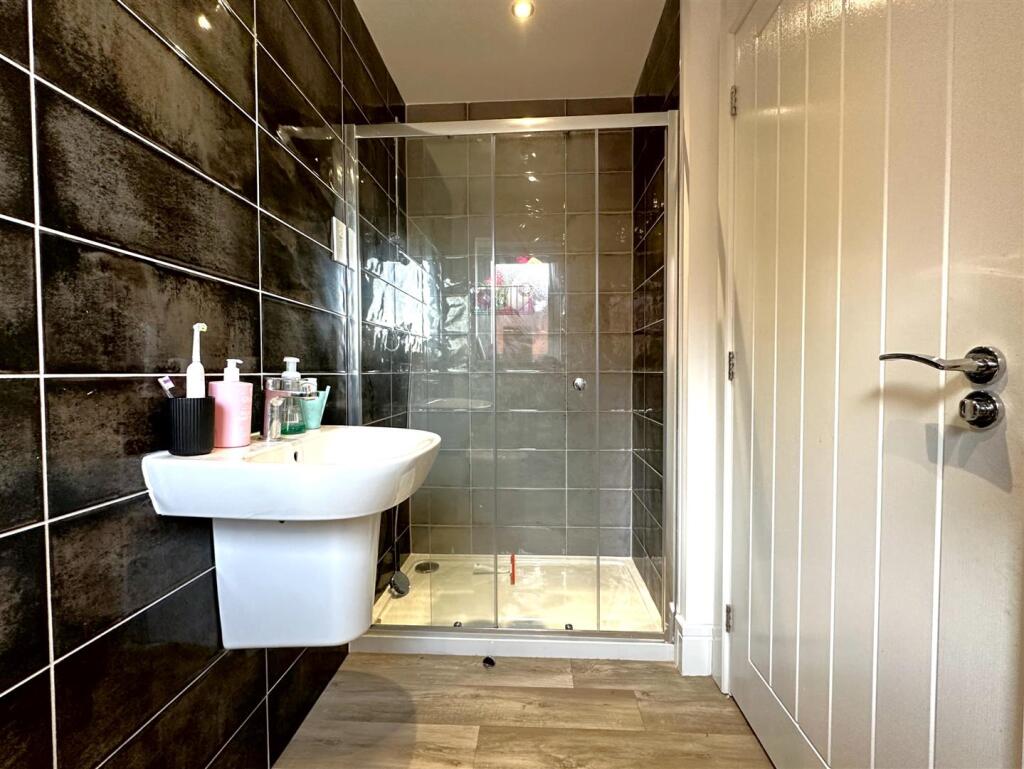 En-Suite Shower Room 212