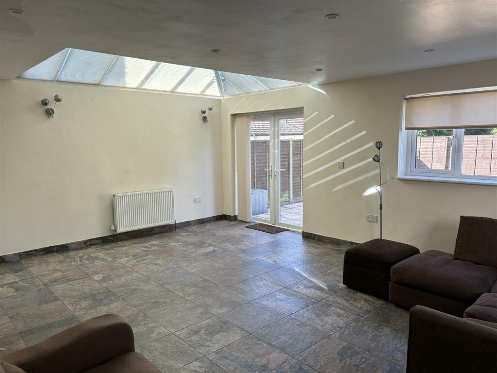 lounge a.jpg
