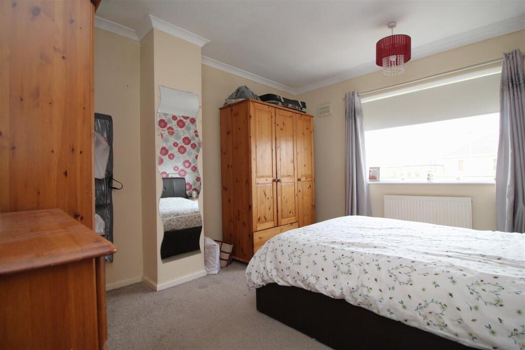 bedroom 2.JPG