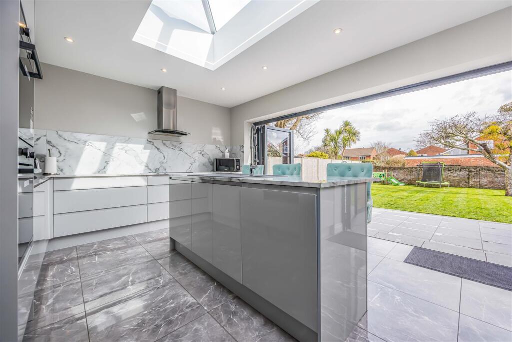 53 Fourth Avenue, Havant-Small-PorticoMarketing-So