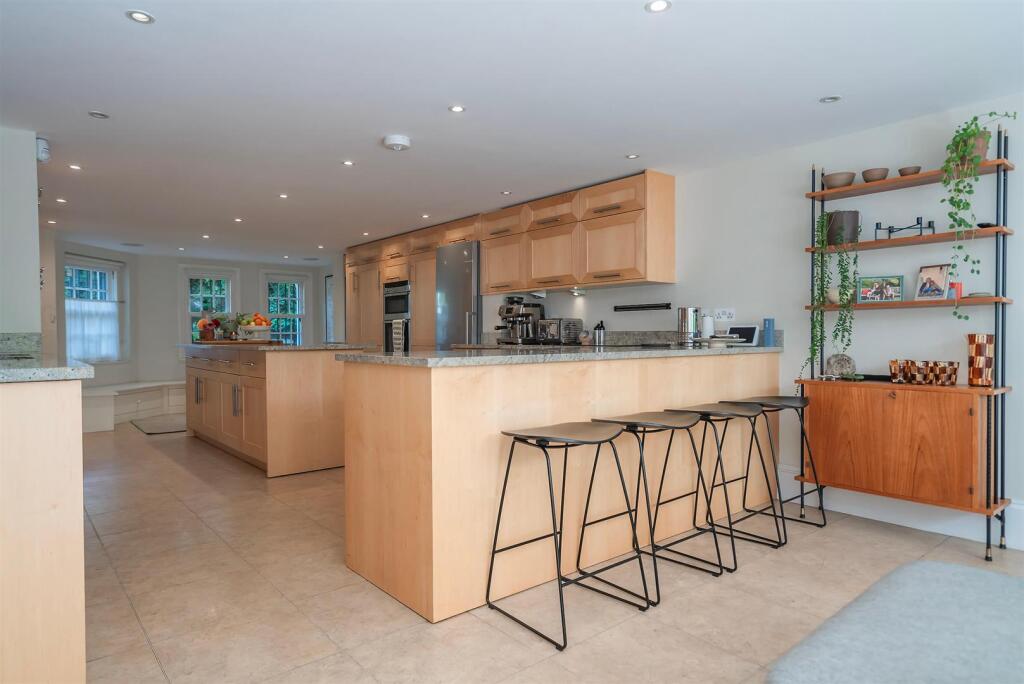 Kitchen h.jpg