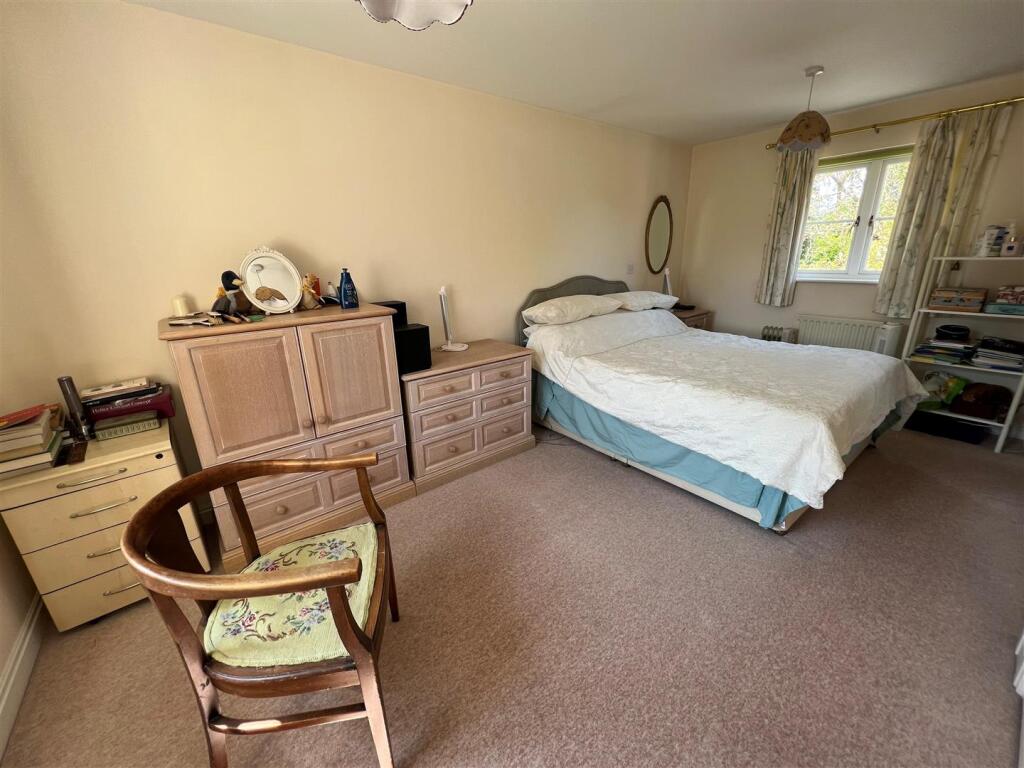 BEDROOM 2.jpg