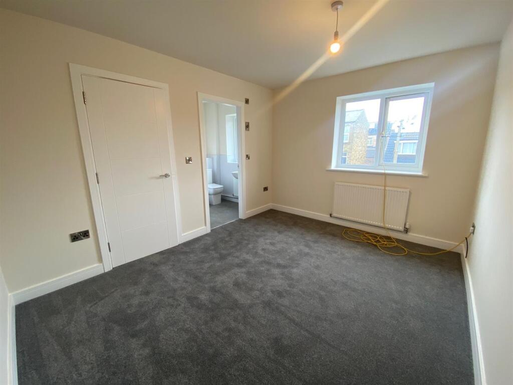 BEDROOM.jpg