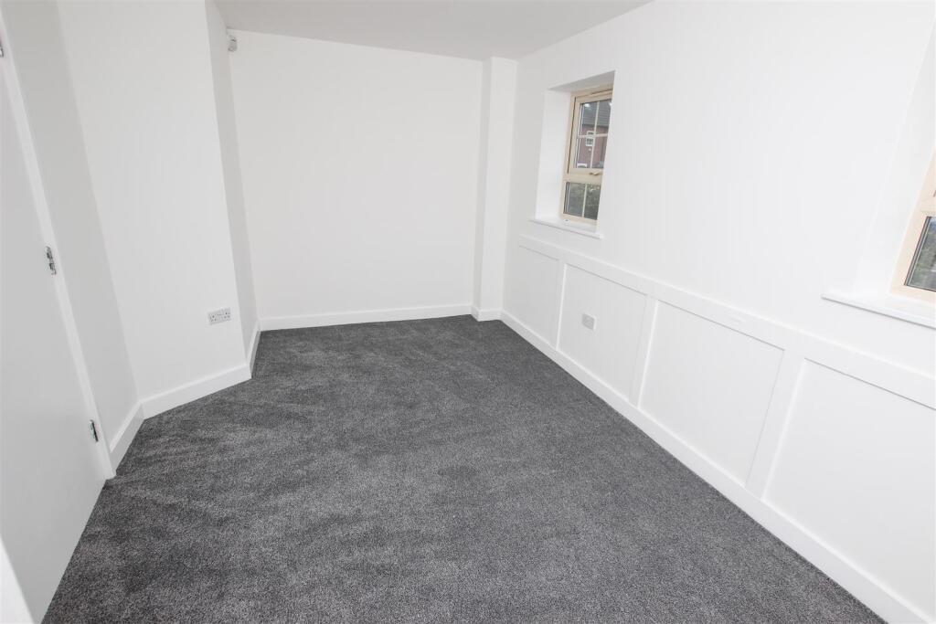 GROUND FLOOR BEDROOM/OFFICE