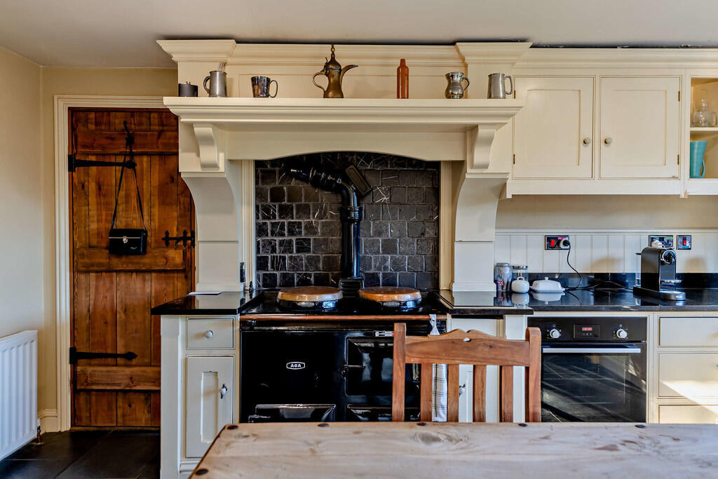 8638610-interior1...