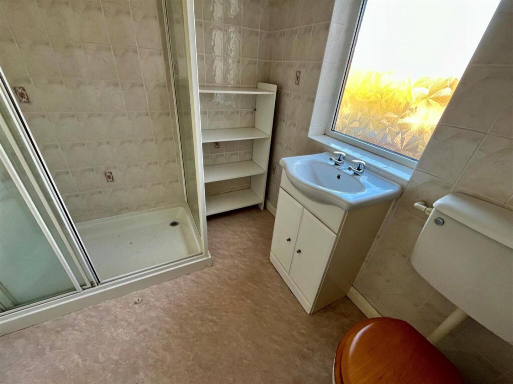 Shower Room.jpg