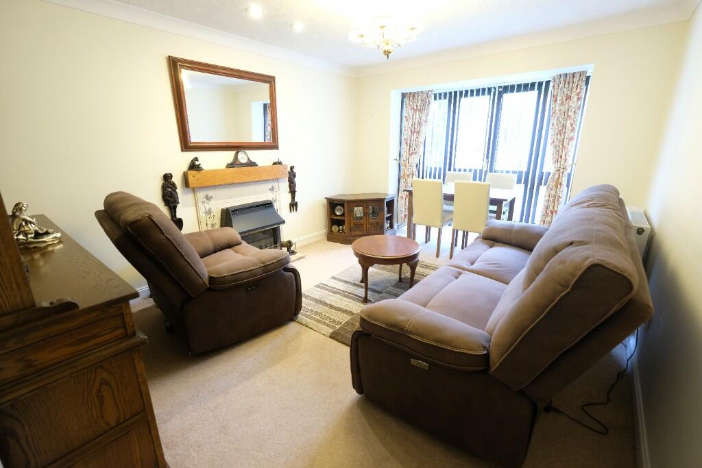 SITTING/DINING ROOM