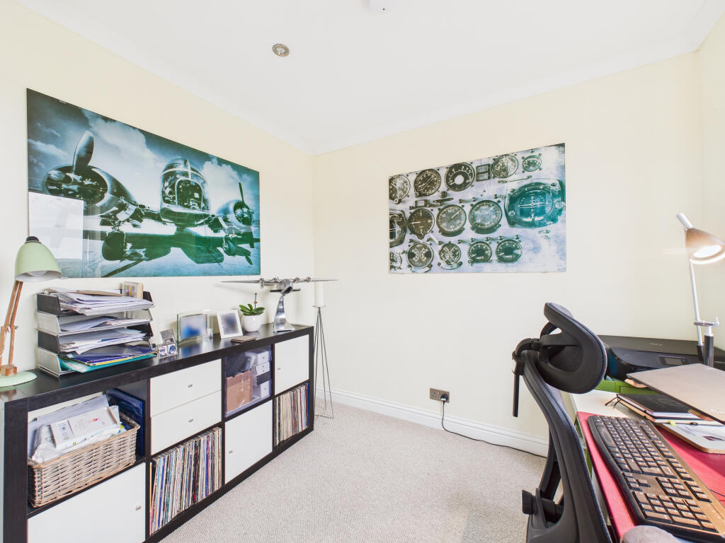 CAM01984G0-PR0529-STILL019