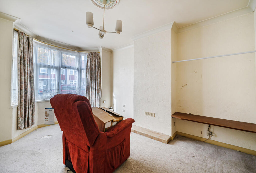 1372710-19-690b44...