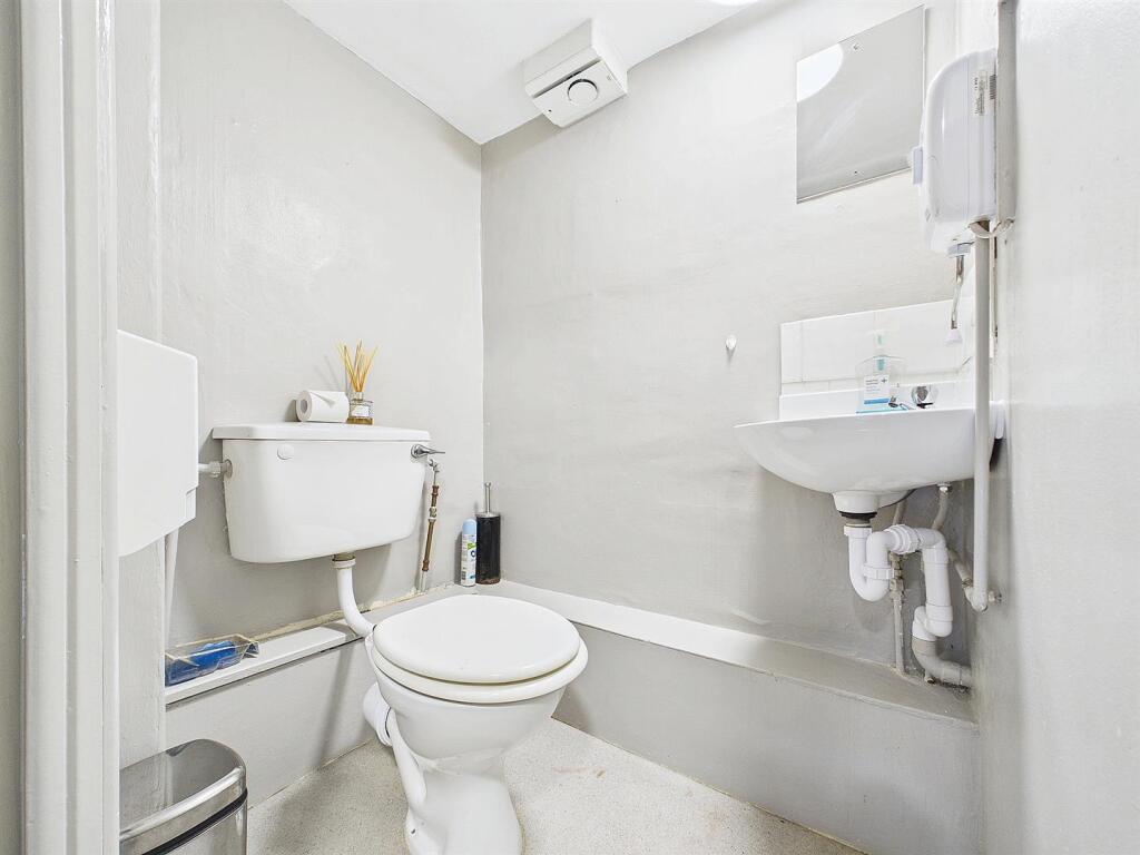 15 - Frist Floor Office In Bath.jpg
