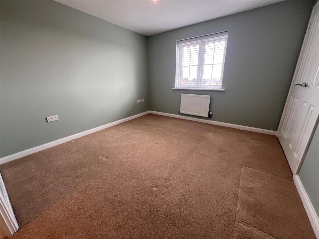 Bedroom d.jpg